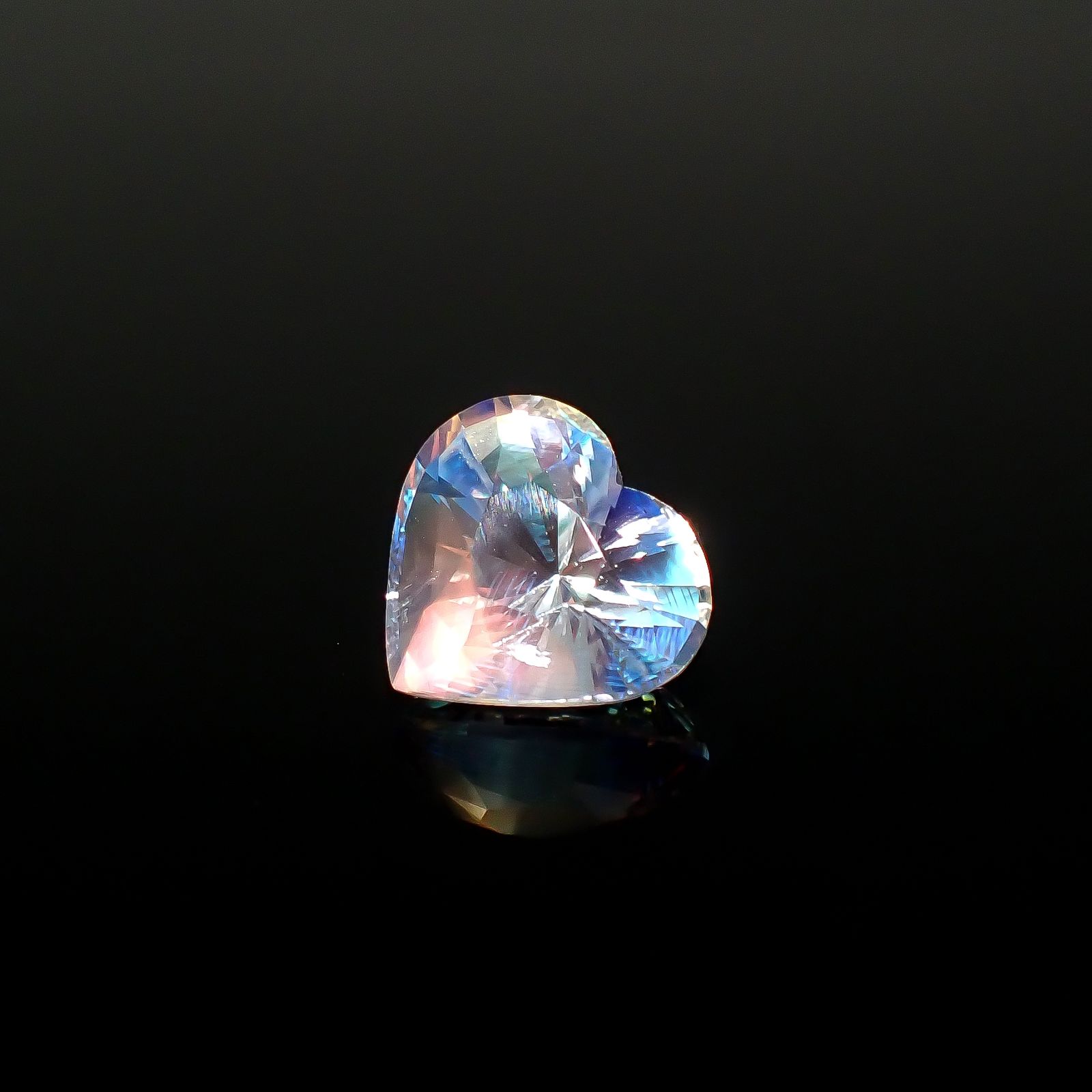 レインボームーンストーン（マダガスカル産）商品一覧 | 宝石ルースの