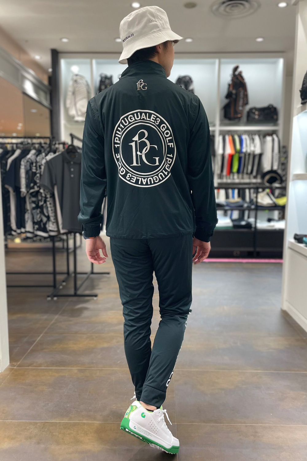 1PIU1UGUALE3】 シティーでも着用可能な柔らか素材のレインウェア