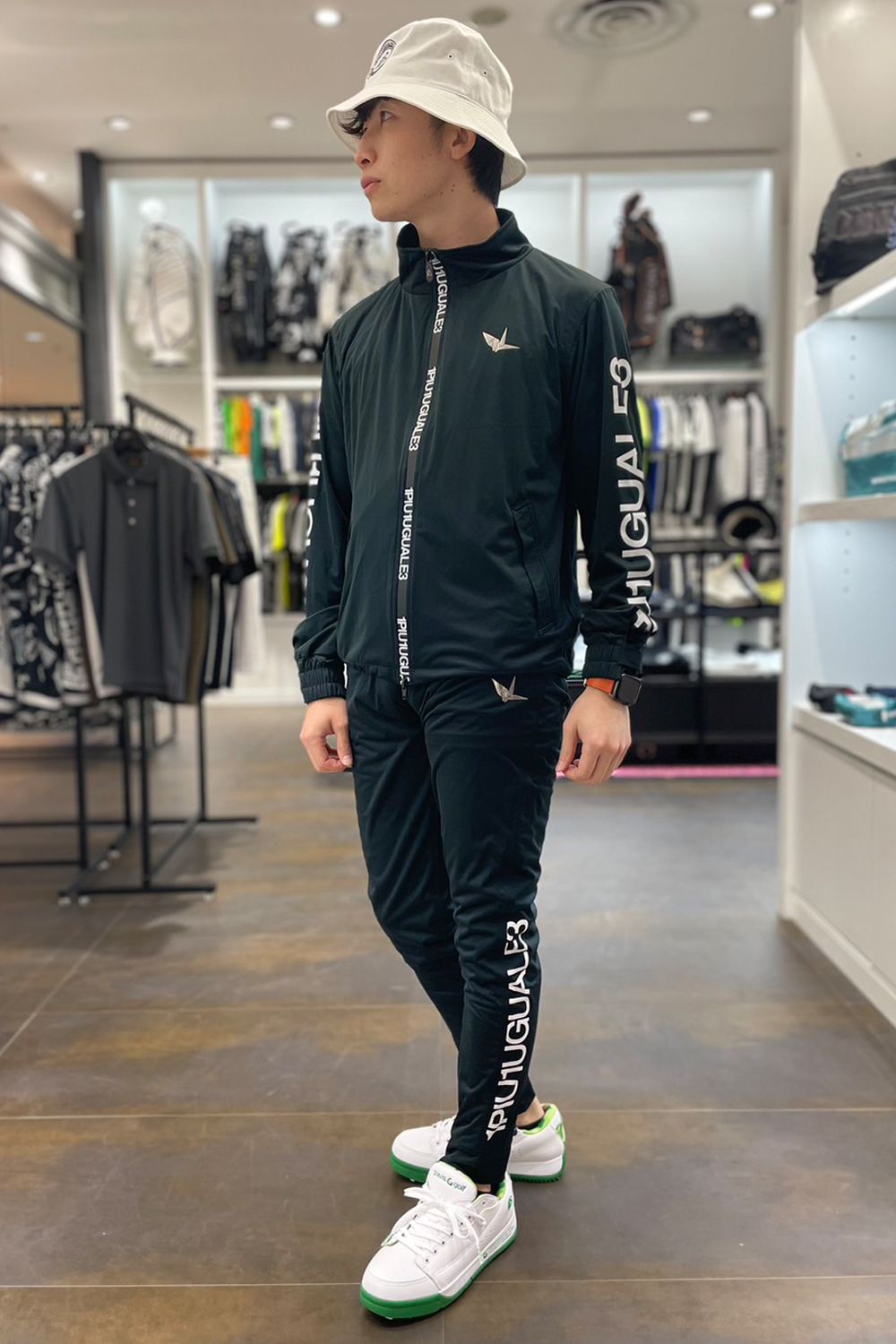 1PIU1UGUALE3】 シティーでも着用可能な柔らか素材のレインウェア