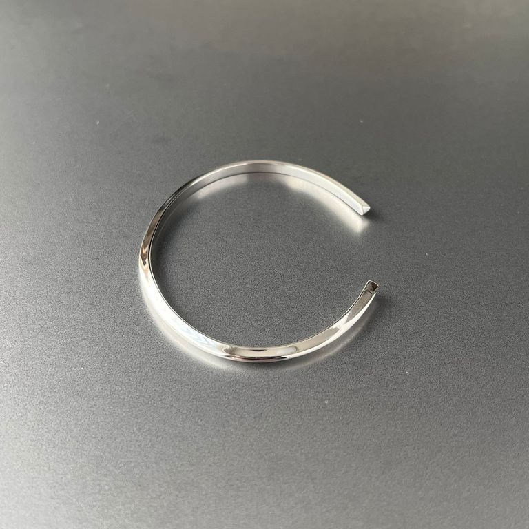 ASSET SILVER】三角錐バングル / シルバー925 / 幅2.8mm / 手首周り