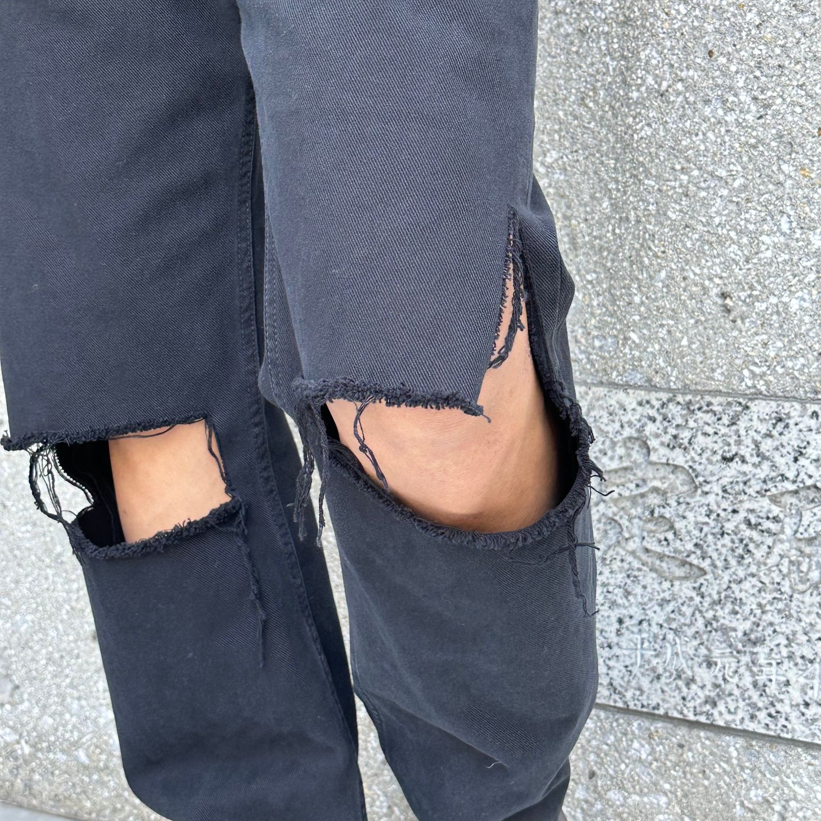 BALENCIAGA - 膝ダメージスリムBLKデニム / デニム / ダメージ