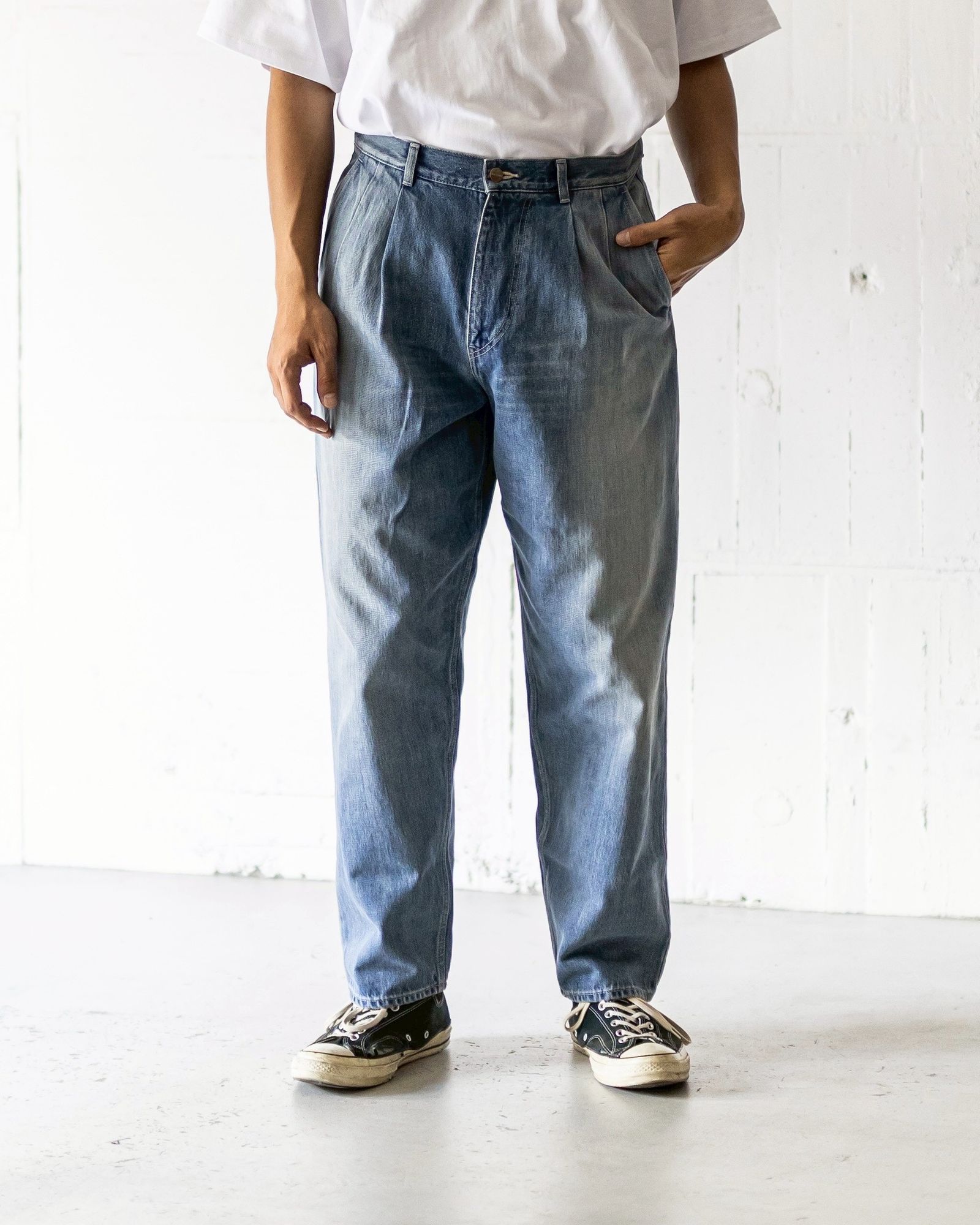 Selvage Denim Two Tuck Tapered Pants | MARK