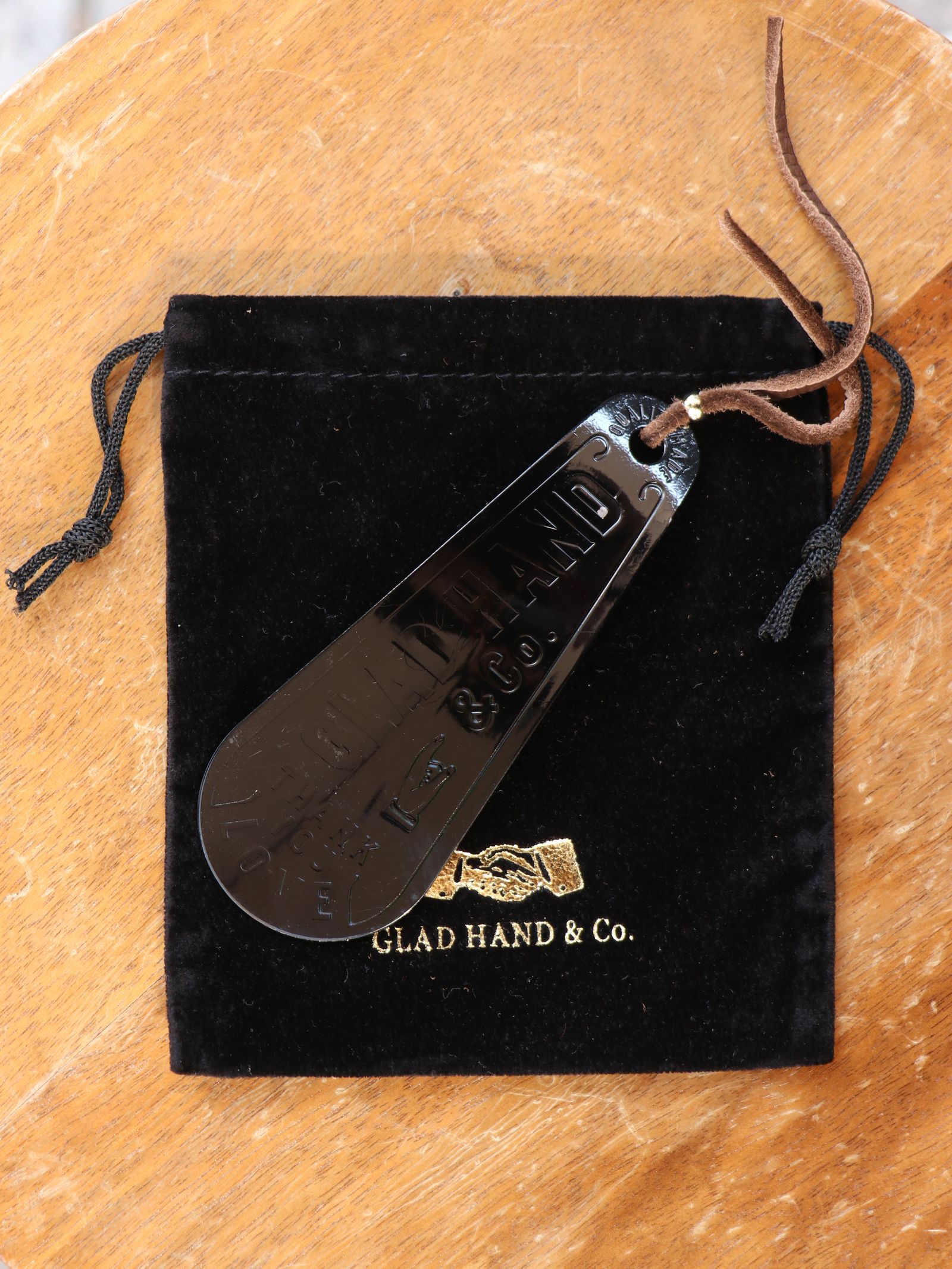 GLAD HAND & Co. - Shoe Horn (Black) | SKANDA