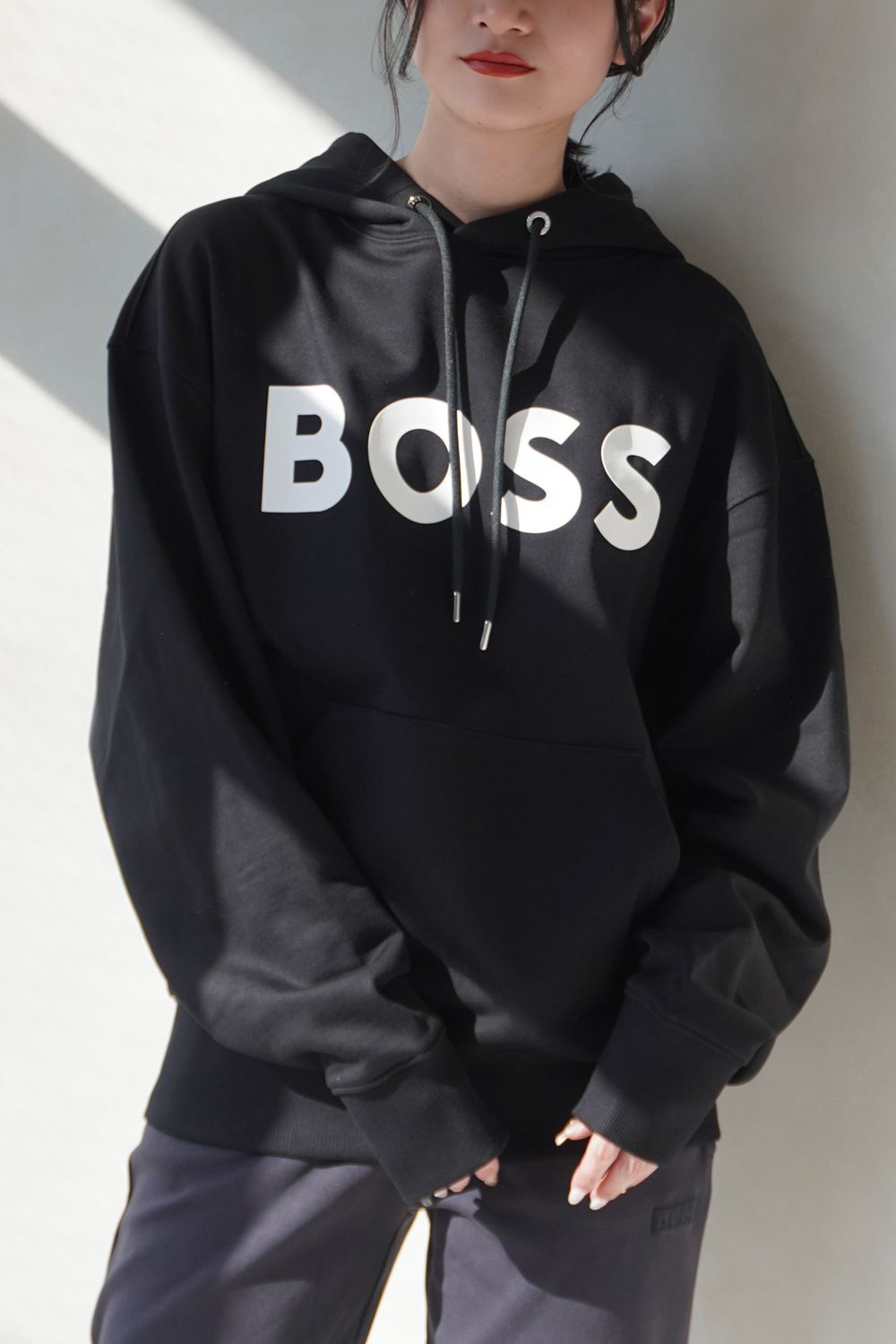 BOSS - 【BOSS】NEWロゴフーディ (ブラック) パーカー / ユニセックス