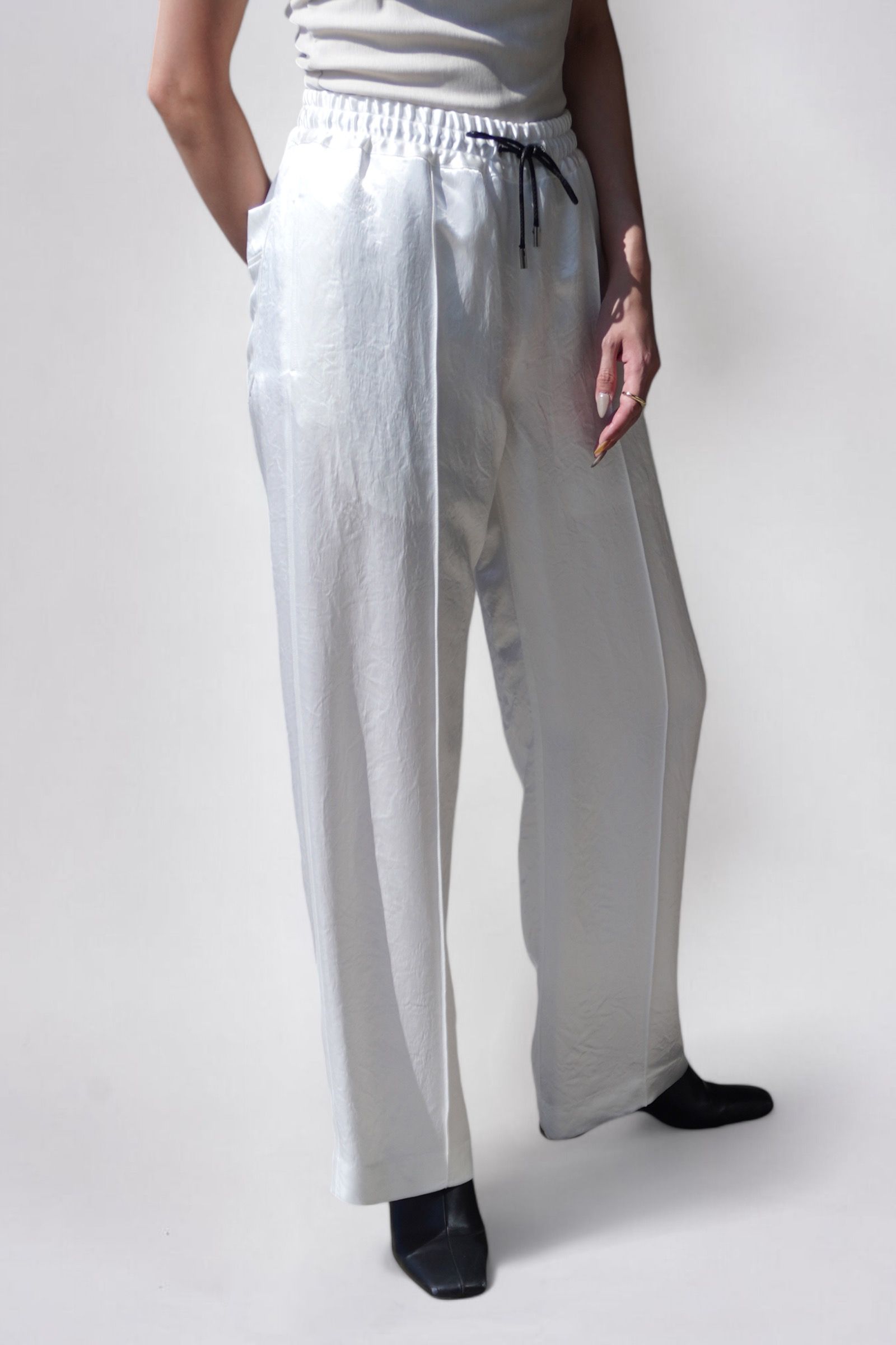 CINOH - SATIN RELAX PANTS / サテンリラックスパンツ (ホワイト
