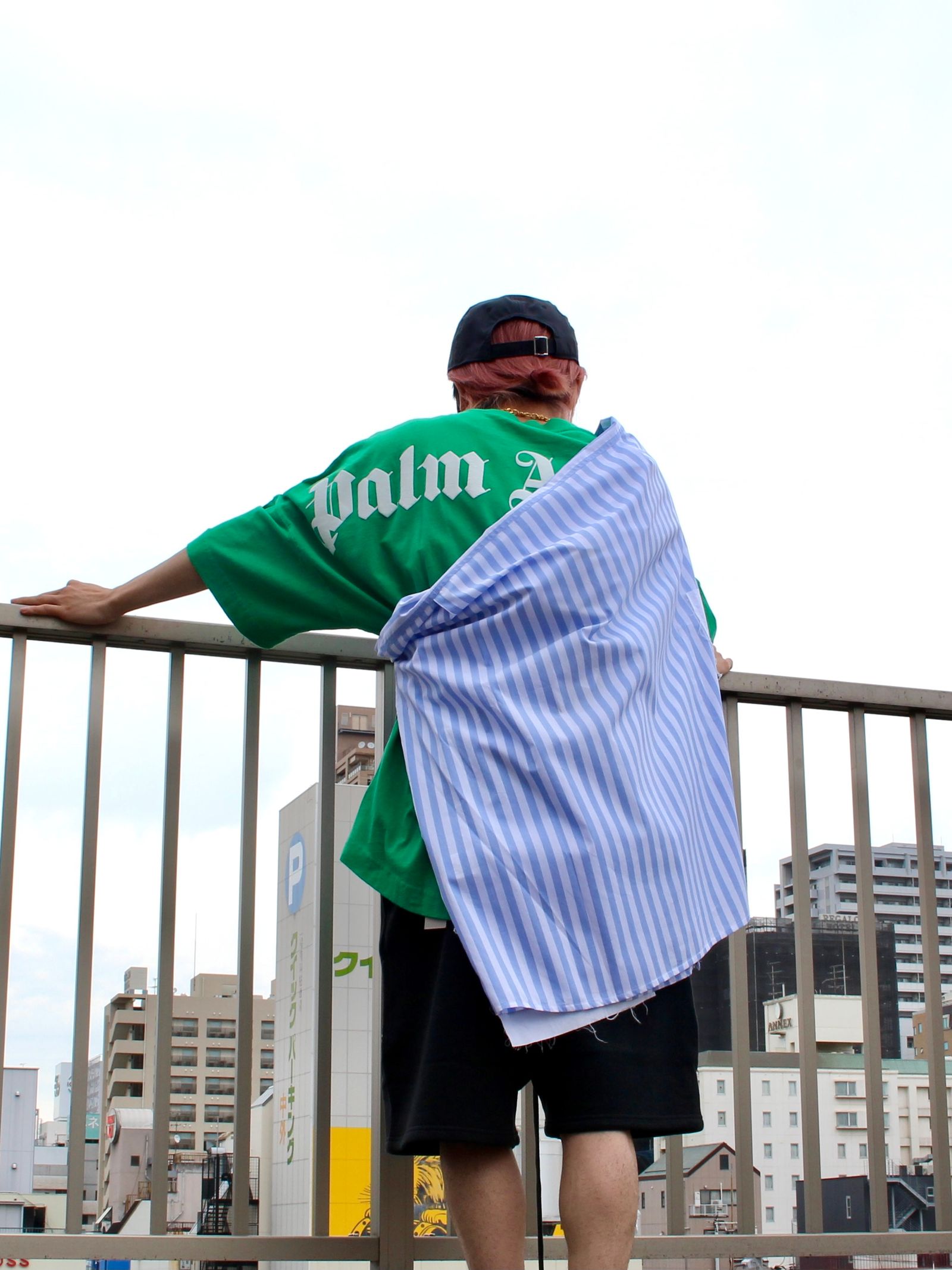 かまいたち濱家さん SELF MADE刺繡ロゴシャツ着用！ | STORY