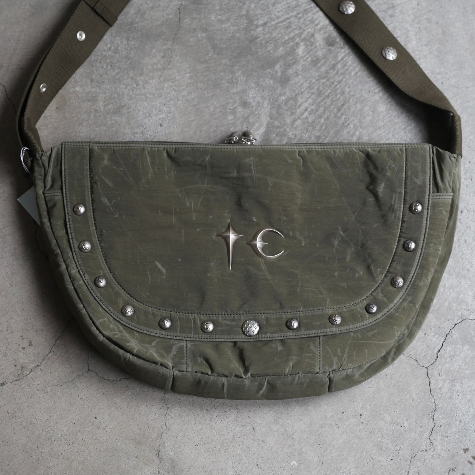 Thug Club - 【残りわずか】Scarred Bio Army Messenger Bag | ACRMTSM