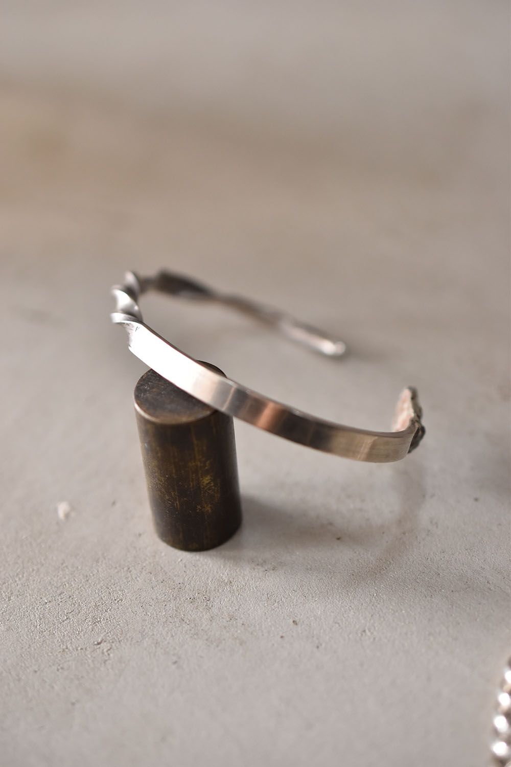 iolom - Compsite Texture Bangle/メルト&プレーン ツイストバングル