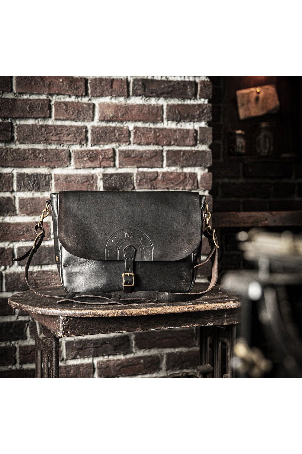 vasco - 【26SS / 予約受付中】LEATHER POSTMAN SHOULDER BAG - LARGE