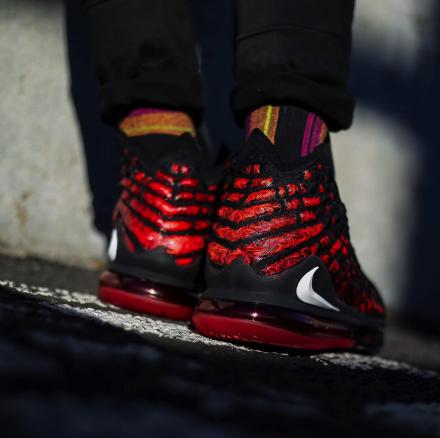 国内1月8日発売予定】ナイキ レブロン 17 