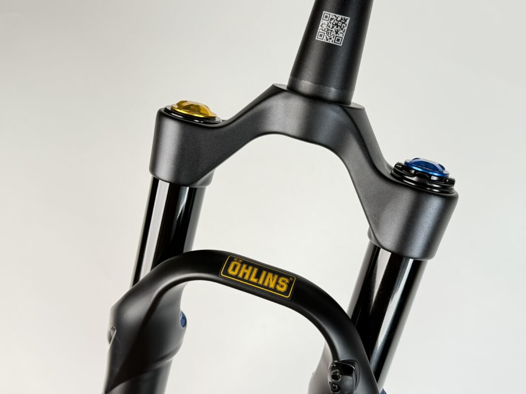 ÖHLINS のダートジャンプフォーク