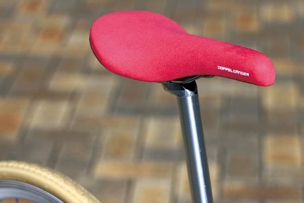 シームレスチューブフレーム」を採用したクロスバイク、ドッペル