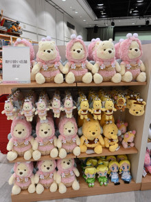 プーさん ぬいぐるみ」ピンク HONEY DAY - 弘前経済新聞