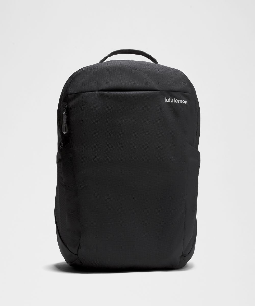 トリプルジップバックパック 28L | バッグ | Lululemon JP