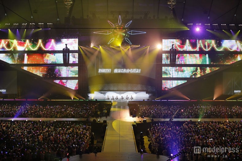 AKB48、東京ドーム公演開幕！超満員4万8000人が熱狂＜初日レポート