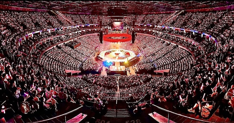 アジアの歌姫”浜崎あゆみ、中国・上海でテイラー・スウィフト超えの