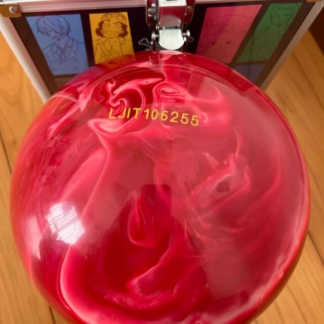 ラウンドワン ボウリングボール＆ケースの通販 by てよよん's shop｜ラクマ