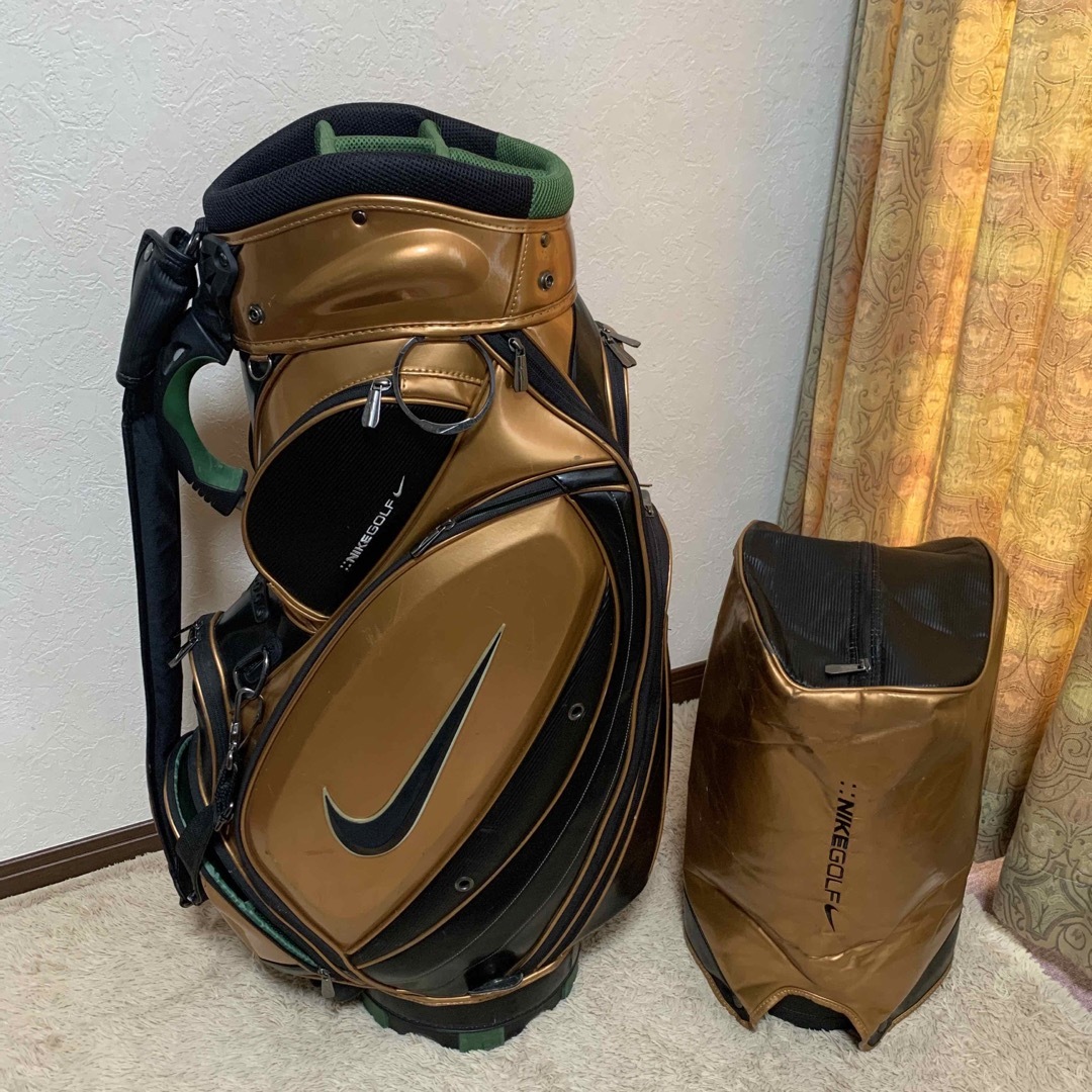 NIKE - 迫力ある3点式GOLDエナメルキャディバッグ‼️NIKE GOLFの通販