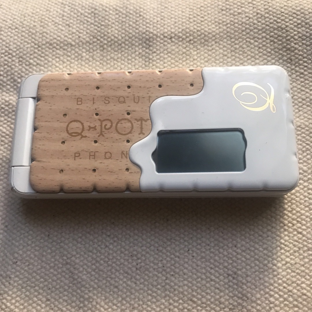 ドコモ 携帯電話 ガラケー SH-04C ビスケット Q-pot. docomoの通販 by