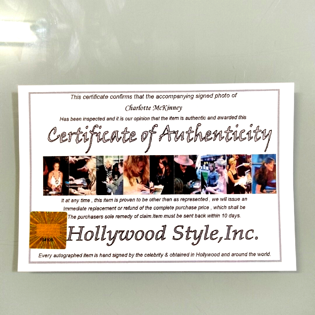 シャーロット・マッキニー直筆サイン入り超大型写真…の通販 by まこ