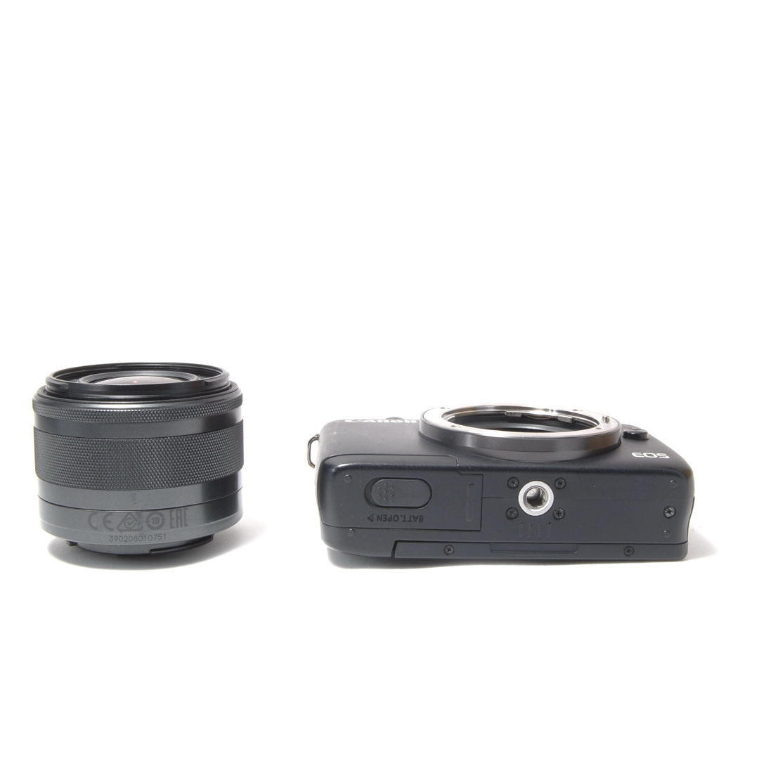 Canon EOS M10 ダブルレンズセット【バッテリー付／動作品／匿名配送】
