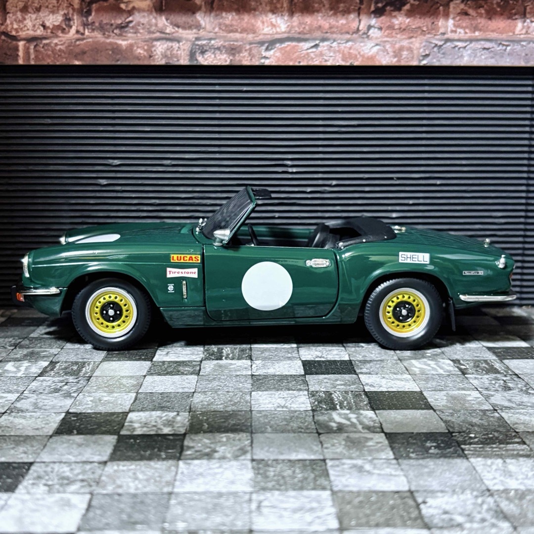 SUNSTAR - ワンオフカスタム 1/18 SunStar トライアンフ