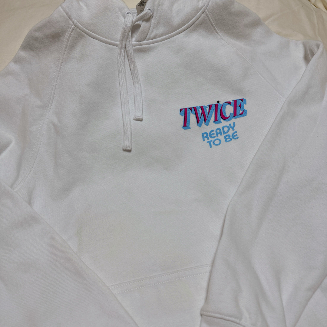 TWICE ready to be 海外 アパレル フーディー Sサイズの通販 by とら