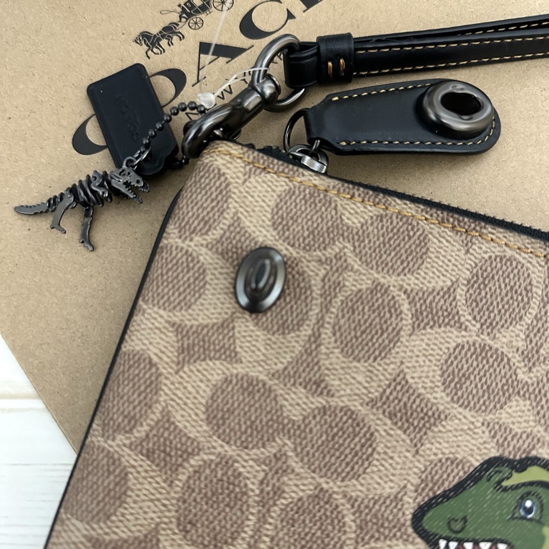 COACH - 新品 希少！COACH コーチ レキシー 恐竜 クラッチバッグ