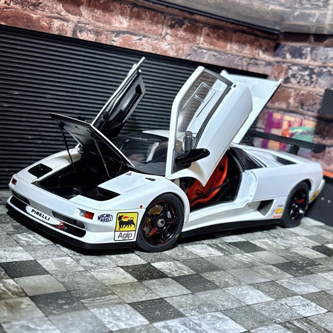 AUTOart - ワンオフカスタム 1/18 AUTOart ランボルギーニ ディアブロ
