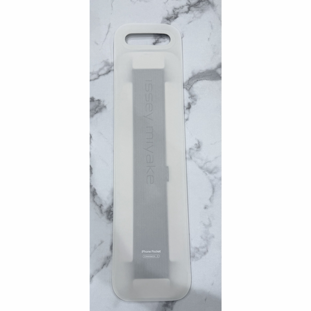 Apple - iPhone Pocket by ISSEY MIYAKE ショート シナモンの通販 by