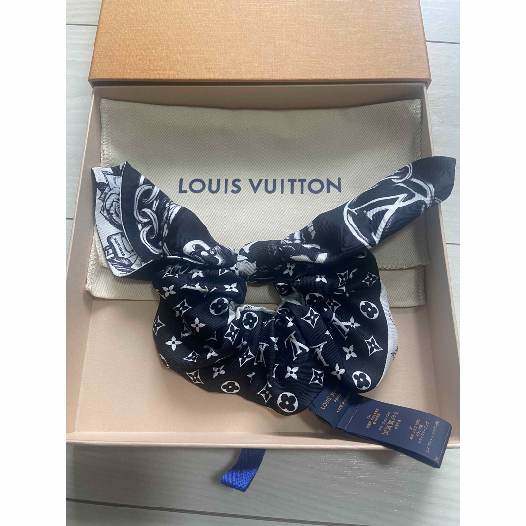 LOUIS VUITTON - Louis Vuitton シュシュ ブルーミングモノグラム ルイ