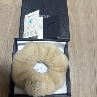 PRADA - PRADA プラダ ムートン ファー シュシュ ベージュの通販 by ゆ