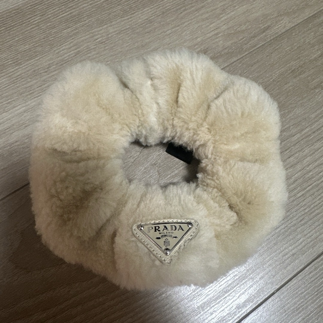 PRADA - PRADA プラダ ムートン ファー シュシュ ベージュの通販 by ゆ