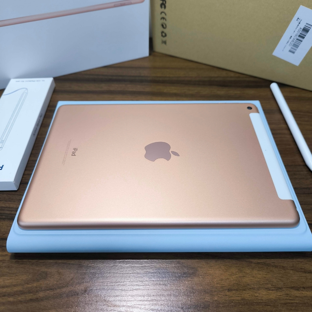 Apple - iPad 第6世代 Simフリー 32GB ケースとキーボード、タッチペン
