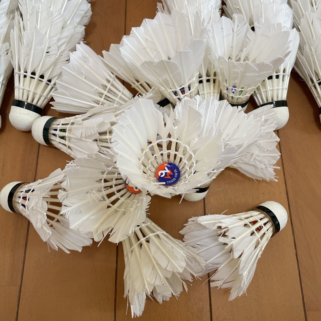 バドミントン 中古シャトル130球 中古シャトル130球 ノック用の通販 by