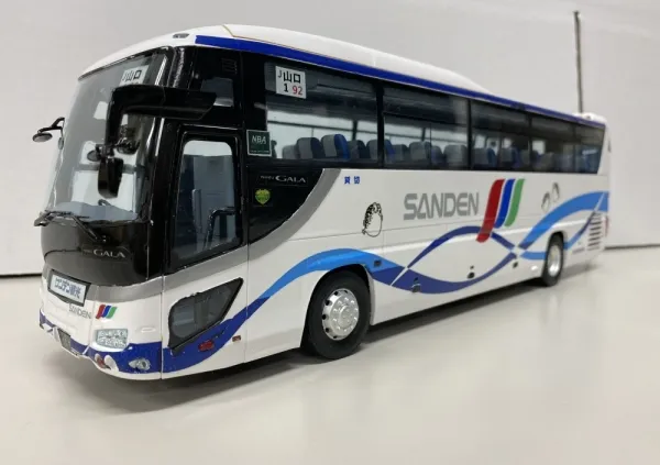 サンデン交通貸切バス フジミ観光バス いすゞガーラ｜車・AUTO