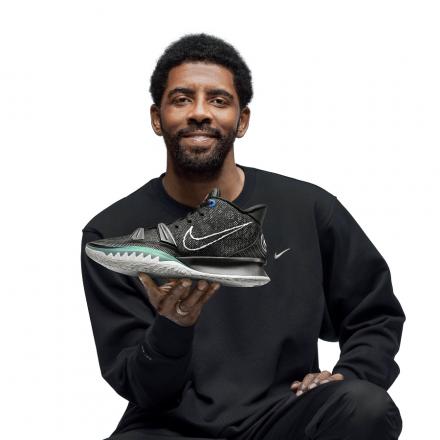 デビュー】ナイキ カイリー 7 - スニーカーウォーズ