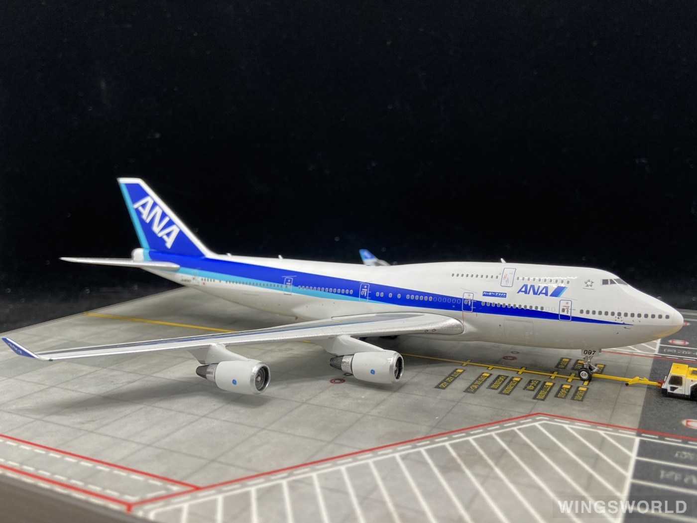 Phoenix 1:400 Boeing 747-400 ANA 全日空PH04371 JA8097 HAPPY FLIGHT
