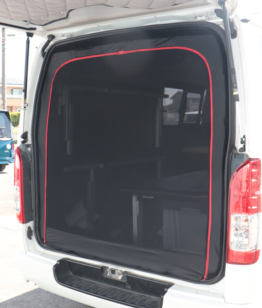 アイズ製品の装着説明用ブログです。:アイズ-スクリーン ハイエース200