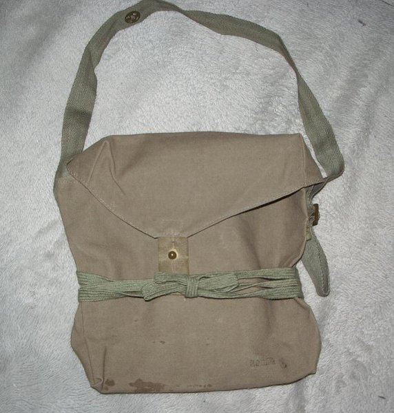 先祖は水呑み百姓。今も貧乏人！！:日本陸軍？ 九九式防毒面嚢（ガス