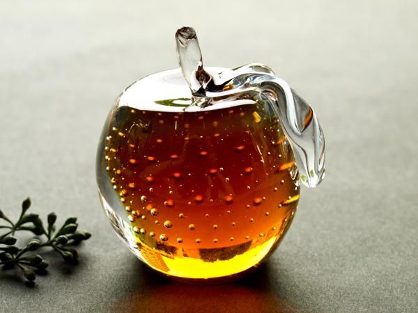 スウェーデンでみつけたガラスのりんごオブジェ(アンバー） - presse