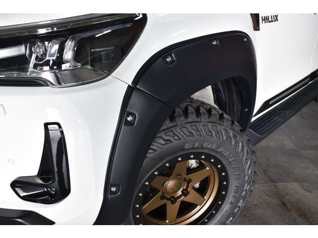 トヨタ ハイラックス 2.4 Z ディーゼル 4WD FWCJデモカー リフトアップ