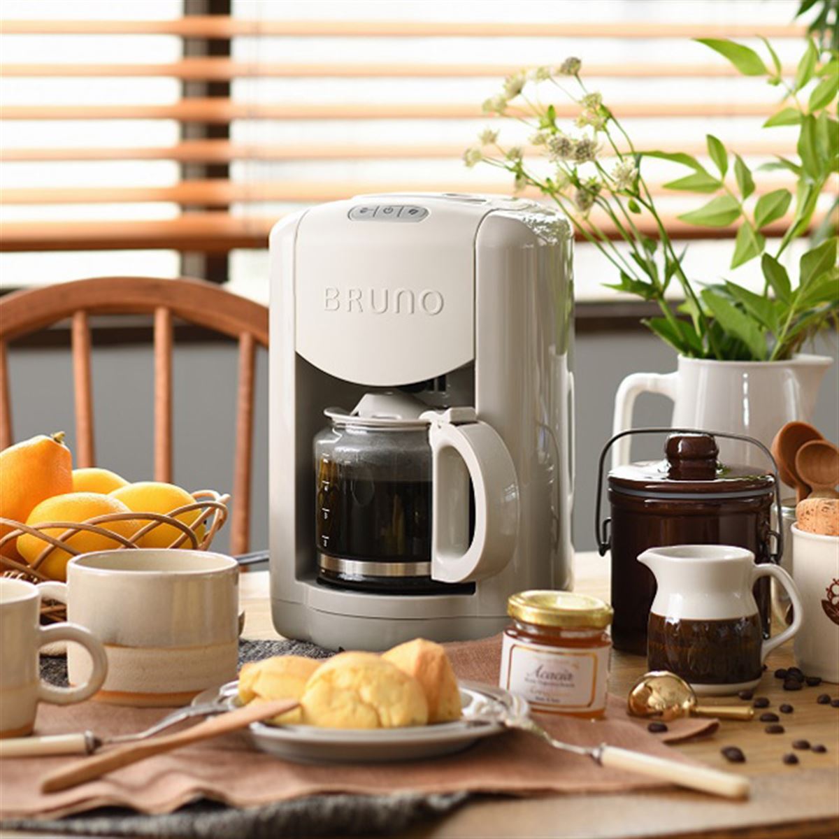 BRUNO、コーヒー豆・粉のどちらも使える「コンパクトミル付きコーヒー