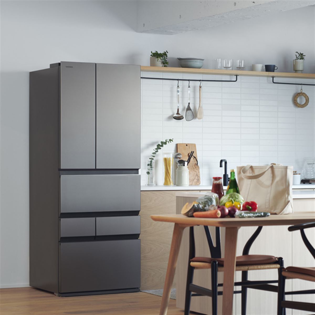 東芝、冷凍室の「おいしさ持続 上質冷凍」機能を下段にも搭載した6ドア