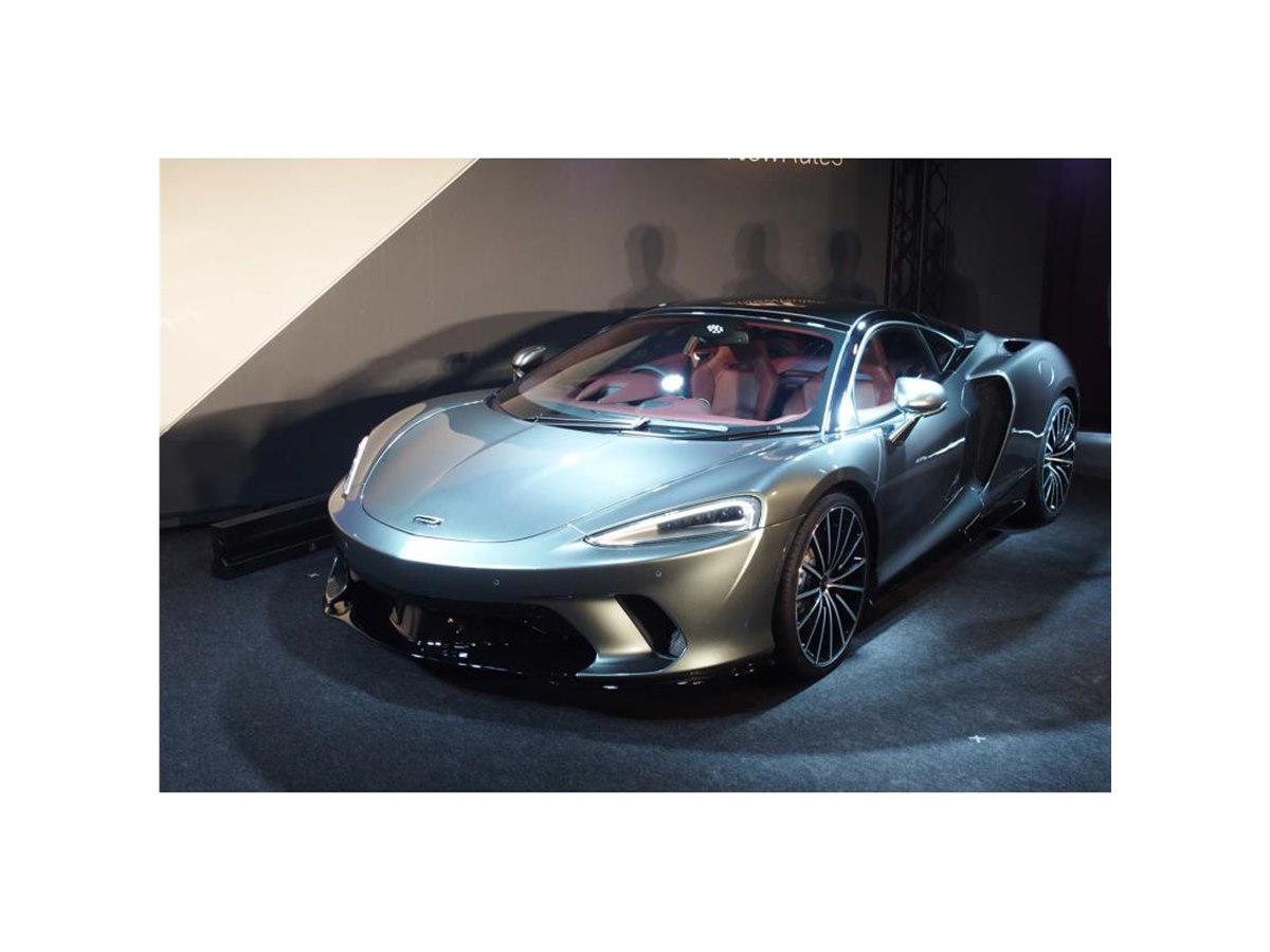 新型ミドシップスーパーカー「マクラーレンGT」が日本デビュー - 価格.com