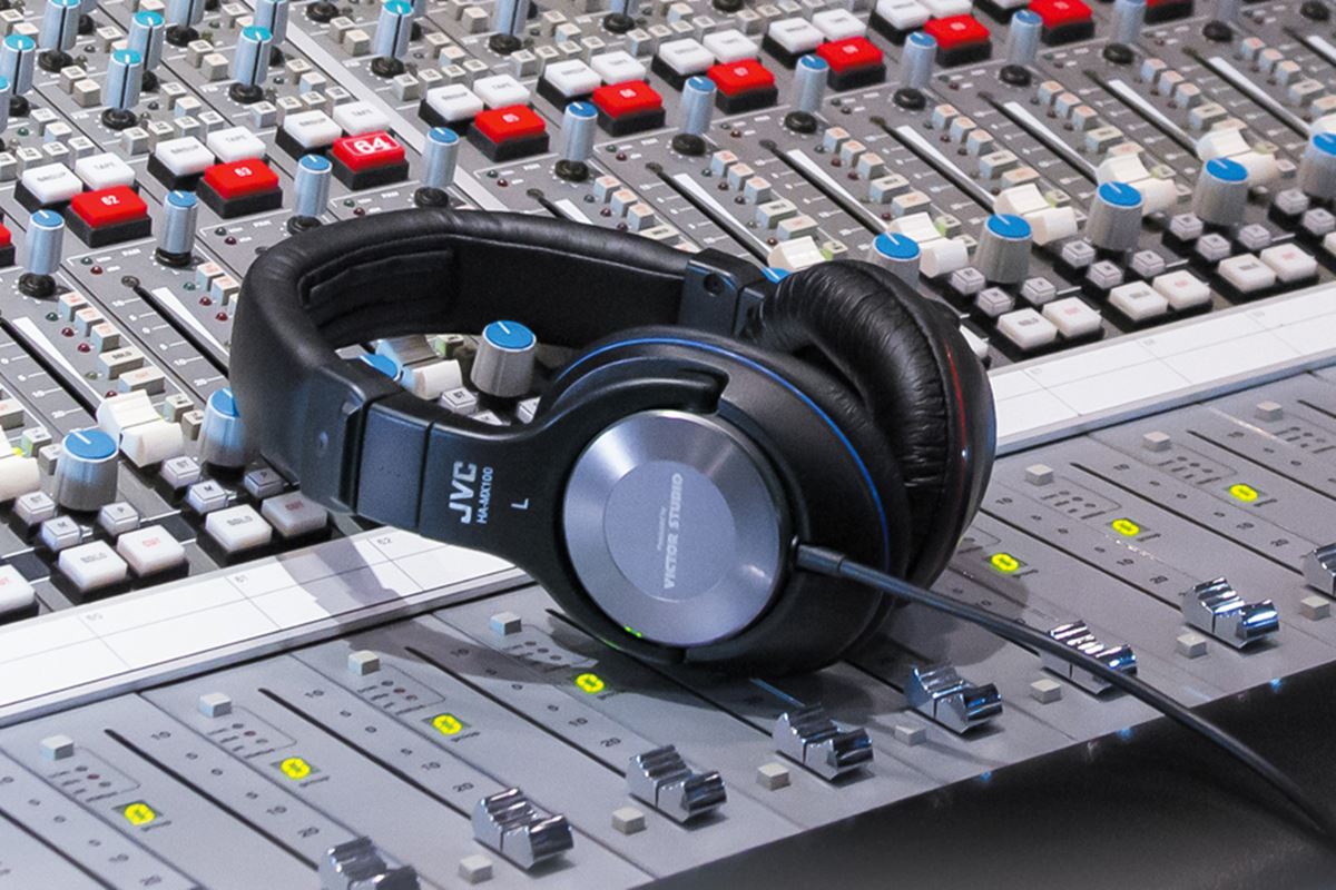 ビクターが放つハイレゾ対応スタジオモニターヘッドホン「HA-MX100-Z