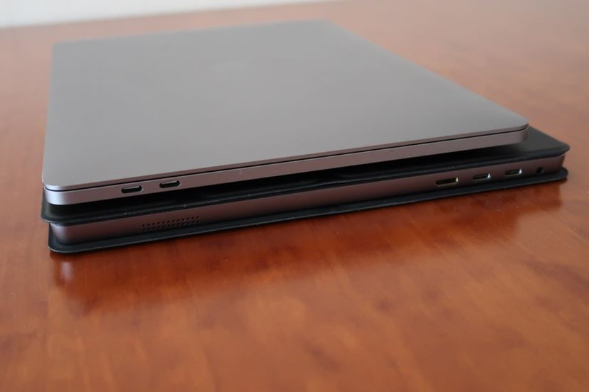 恵安の15.6型モバイル4Kディスプレイ「KIPD4K156」をMacBook Proのサブ