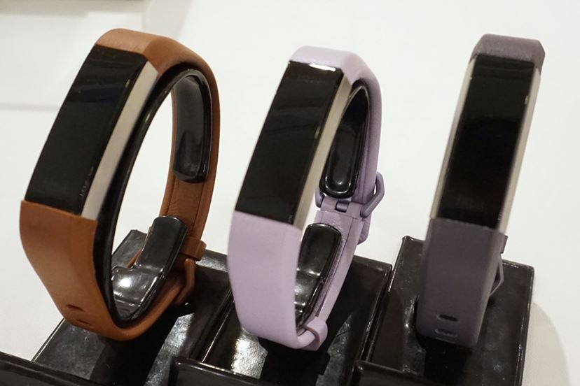 Fitbit Alta HR」最速レビュー！ 眠りの質や心拍数が測れるようになっ