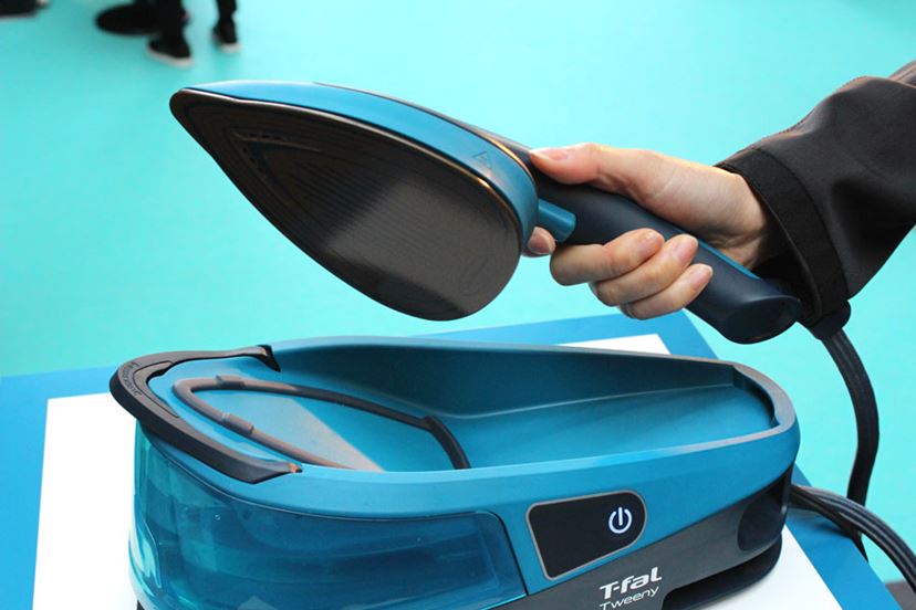 強力スチームで“軽く”使える！ ティファール2in1衣類スチーマー