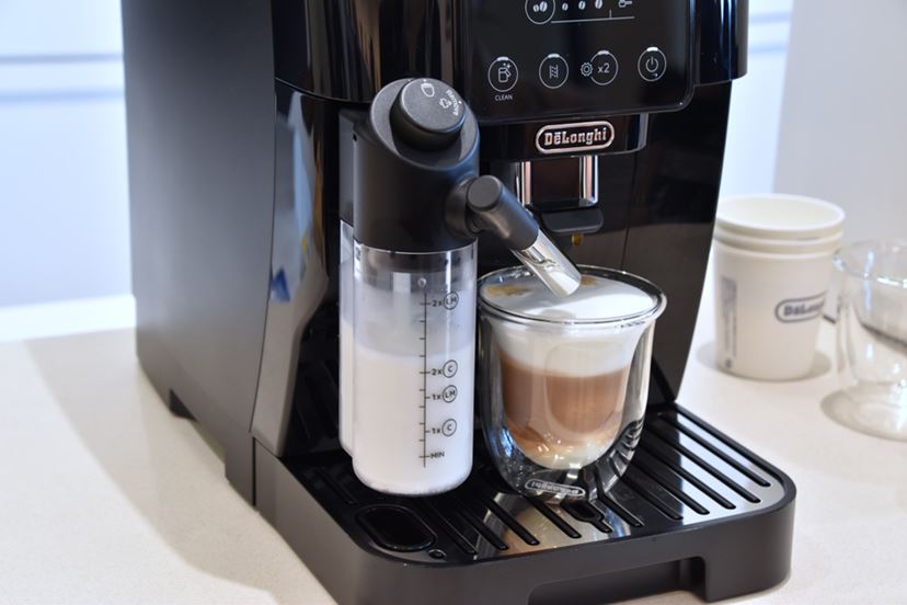 フワッフワ泡の本格カプチーノがワンタッチで！ 人気No.1の全自動